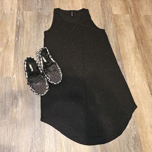 Black Sleeveless Nightgown With Slippers